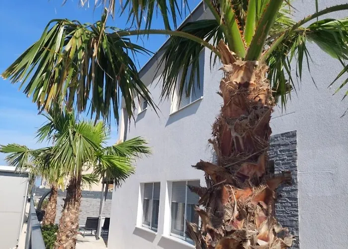 וילה Maris נין